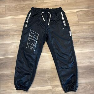 Unisex Nike Therma-Fit Sweatpants - Large - Black